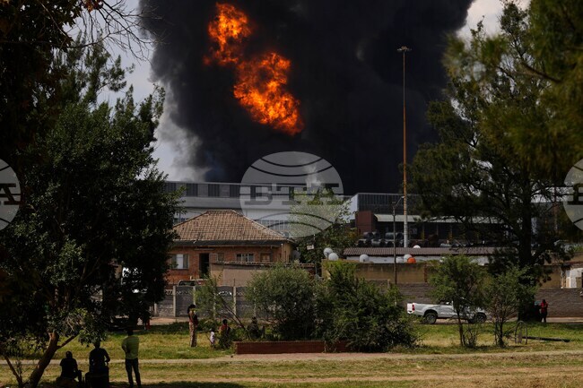 APTOPIX South Africa Chemical Factory Fire