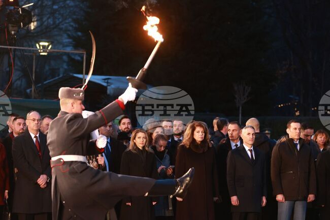 Левски вярваше в съзидателната мощ на българския народ, вярвам и аз, с тази сила могат да се стигнат големи цели, заяви президентът Йотова