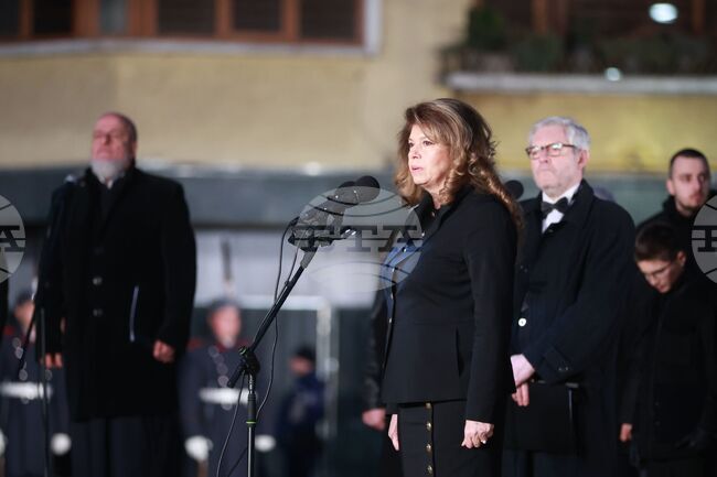 Левски вярваше в съзидателната мощ на българския народ, вярвам и аз, с тази сила могат да се стигнат големи цели, заяви президентът Йотова