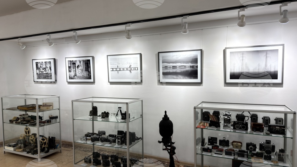 Казанлък - Жечо Планински - изложба - „Черно-бяло“