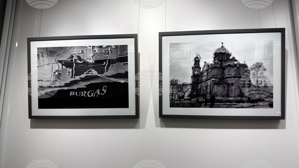 Казанлък - Жечо Планински - изложба - „Черно-бяло“