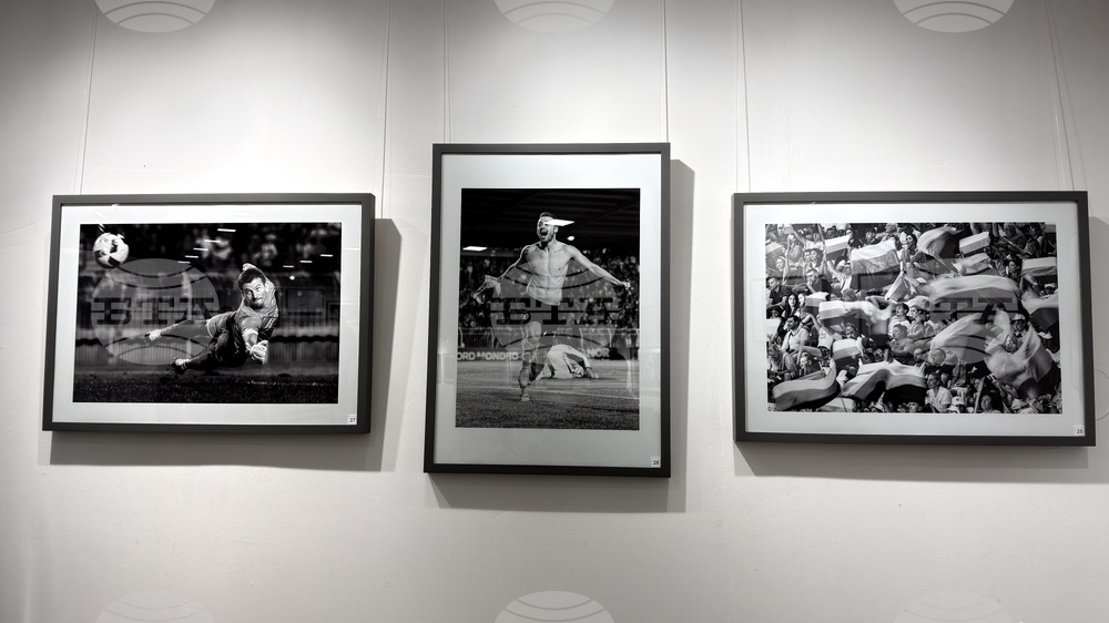 Казанлък - Жечо Планински - изложба - „Черно-бяло“