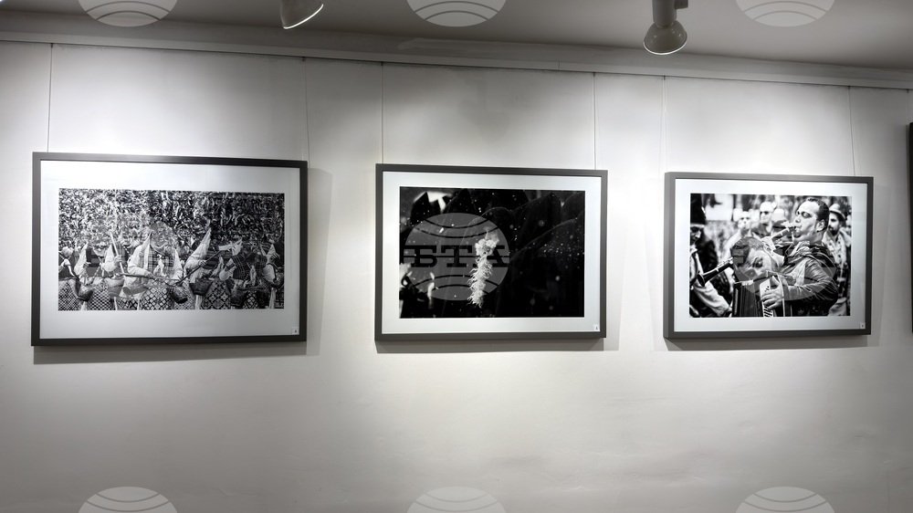 Казанлък - Жечо Планински - изложба - „Черно-бяло“