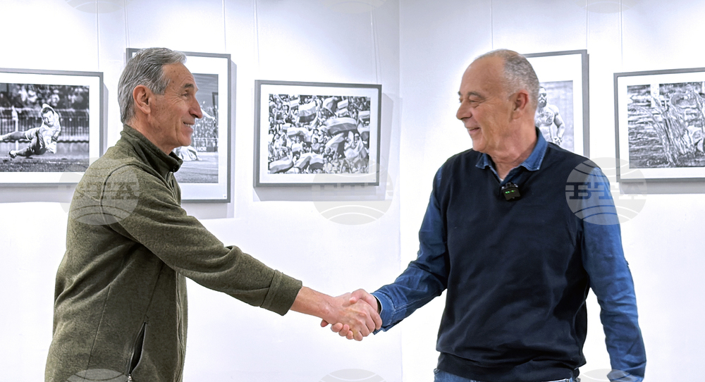 Казанлък - Жечо Планински - изложба - „Черно-бяло“