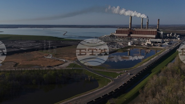 Администрацията на Тръмп отменя част от екологичните ограничения за електроцентралите