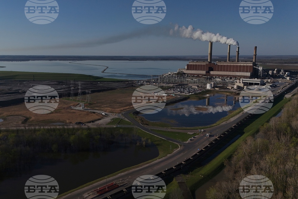 Администрацията на Тръмп отменя част от екологичните ограничения за електроцентралите