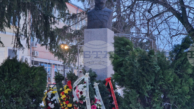 В Исперих почетоха паметта на Васил Левски с поклонение, рецитал и поднасяне на цветя