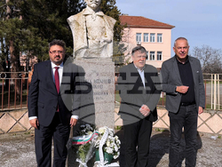 Sliven - Stoil Voyvoda – monument – flower laying