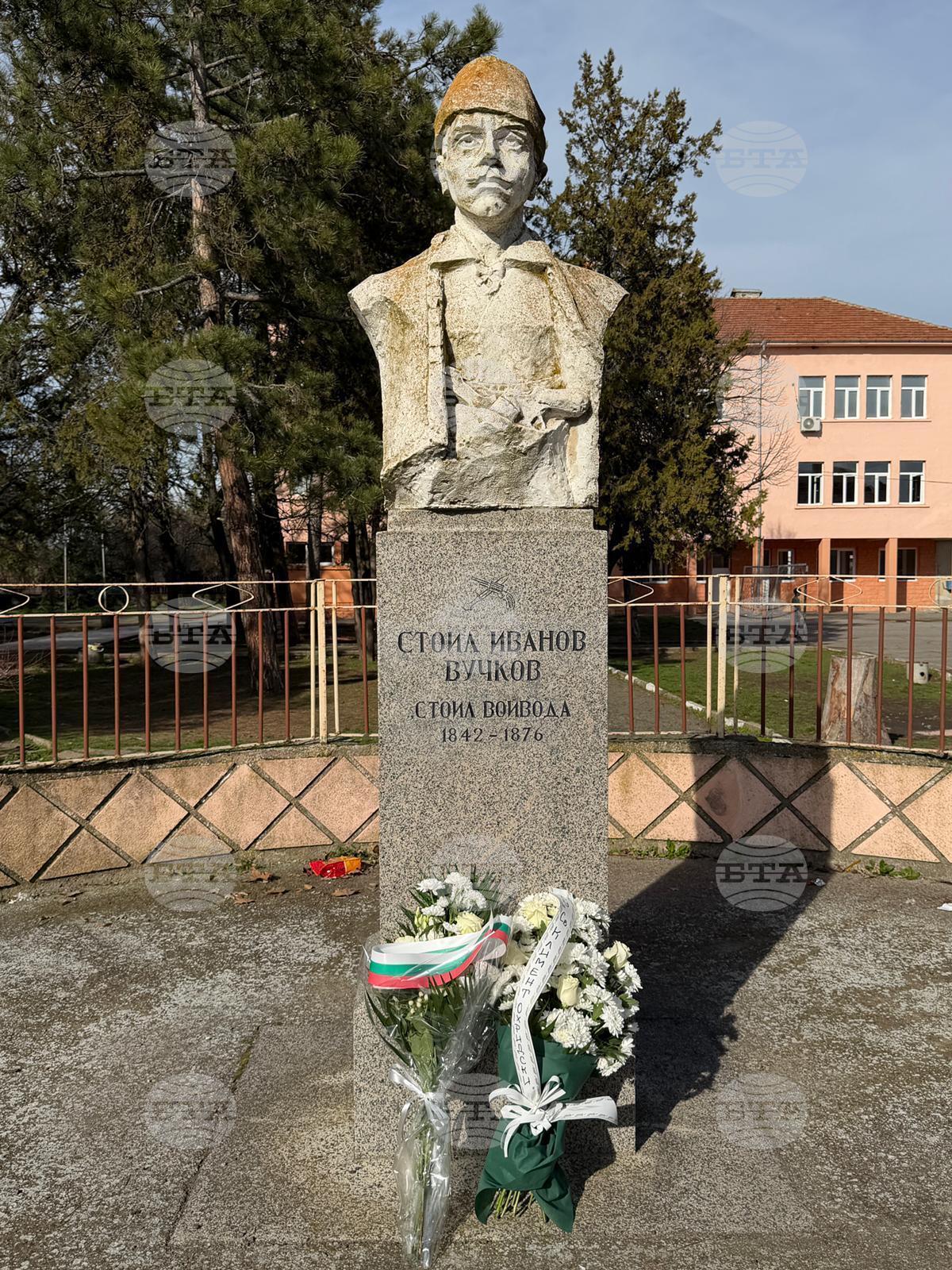 Sliven - Stoil Voyvoda – monument – flower laying