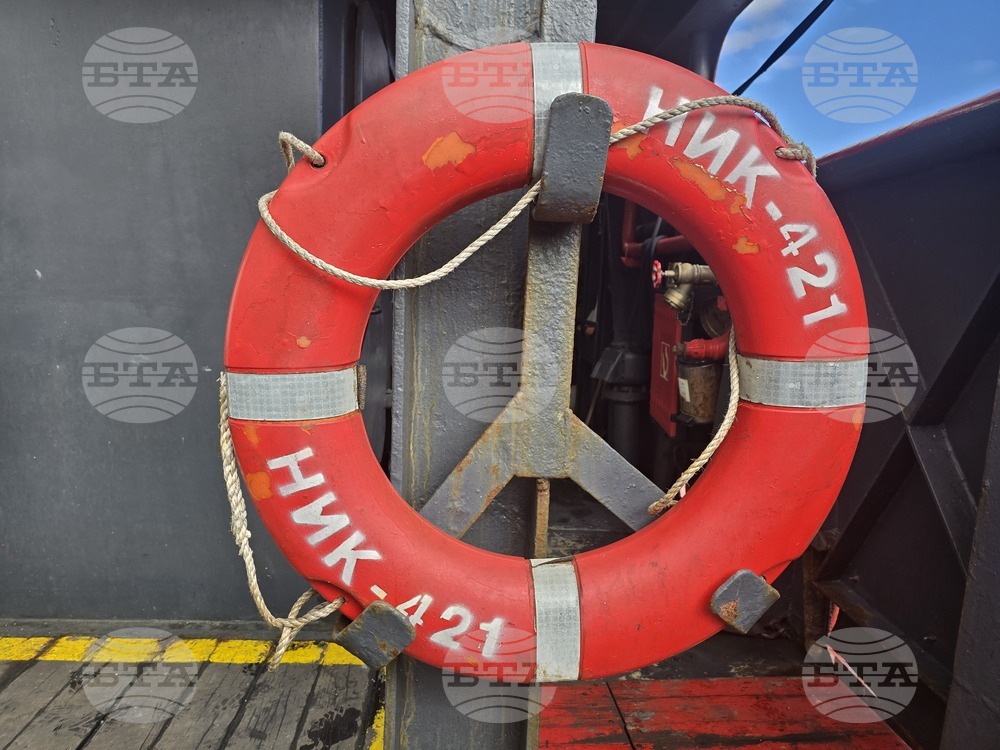 Антарктида - 34-та българска антарктическа експедиция - научноизследователски кораб „Св. св. Кирил и Методий“