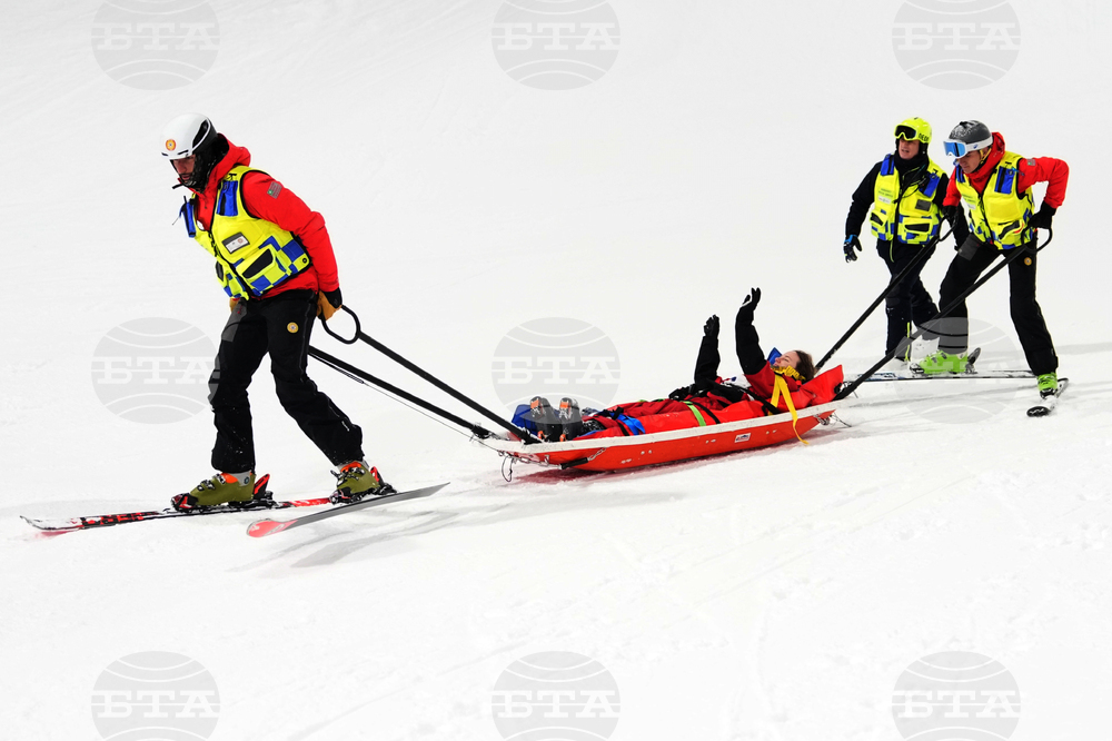 Тежко падане на канадката Каси Шарп беляза квалификациите в халфпайпа на ските свободен стил на Игрите в Милано-Кортина