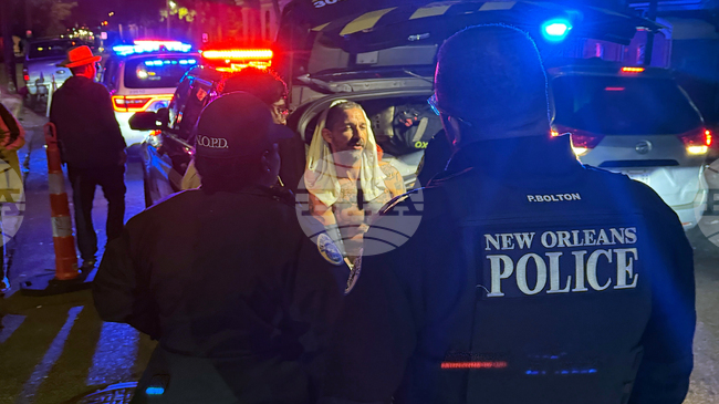 Актьорът Шая Лабъф е отправял хомофобски обиди, докато е нападал посетители на бар в Ню Орлиънс, преди да бъде арестуван, съобщава полицията