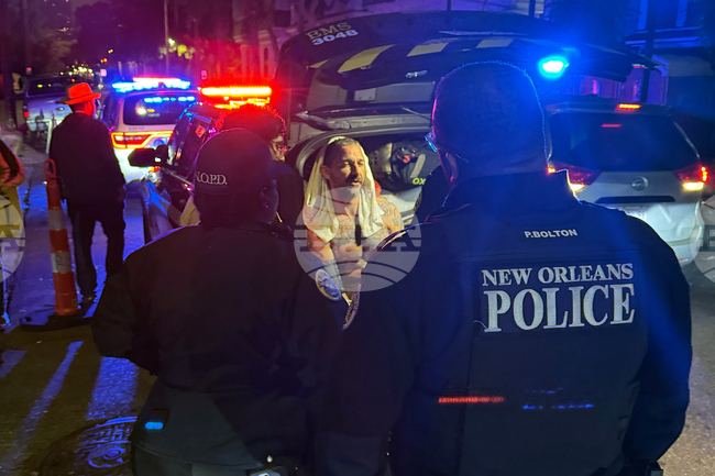 Актьорът Шая Лабъф е отправял хомофобски обиди, докато е нападал посетители на бар в Ню Орлиънс, преди да бъде арестуван, съобщава полицията