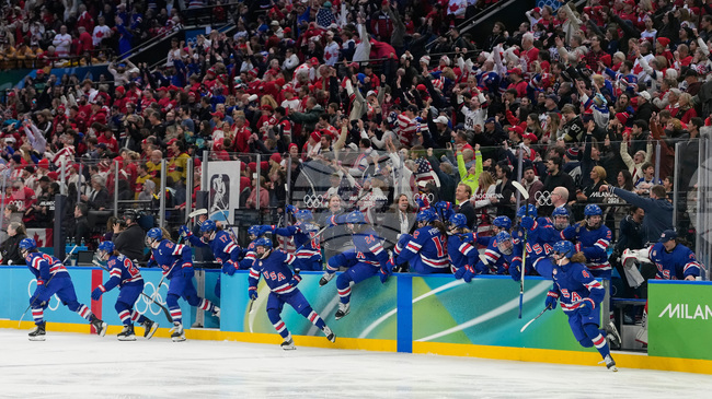 САЩ е новият олимпийски шампион по хокей на лед за жени след успех над Канада с продължение