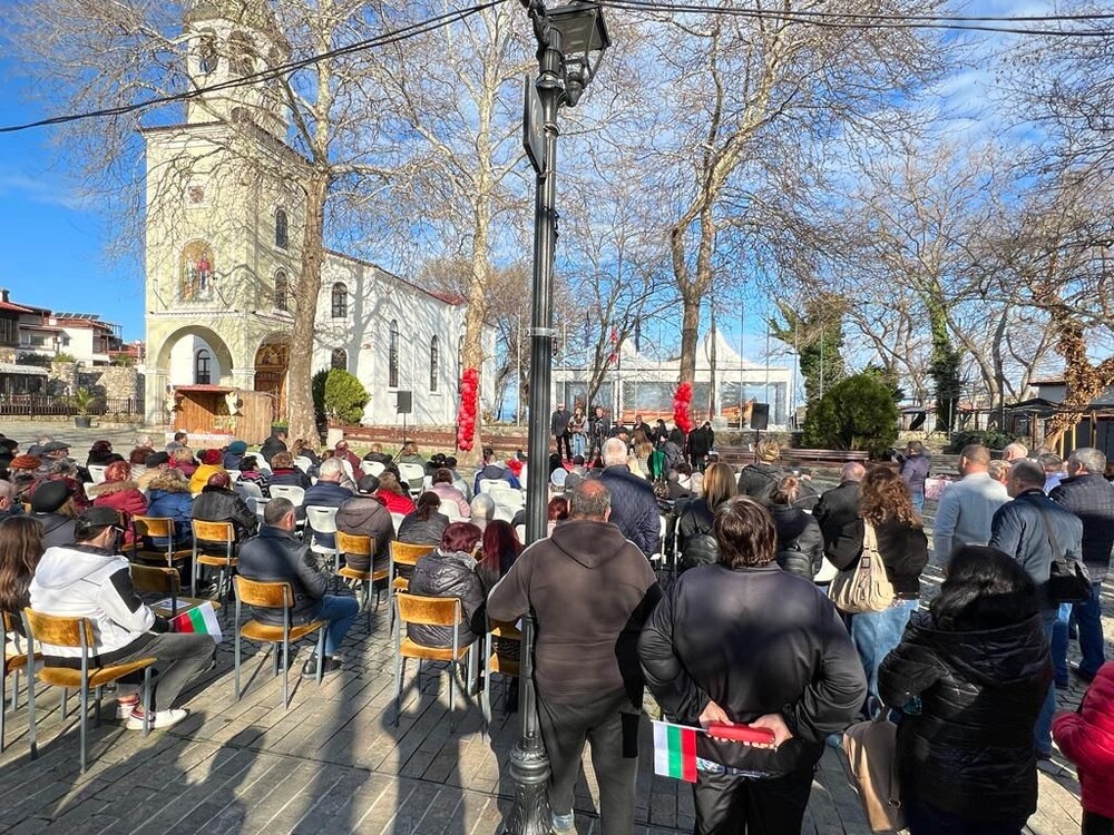 Нинова в Созопол: Искаме мир и туризъм, данъчните облекчения за бранша трябва да останат 