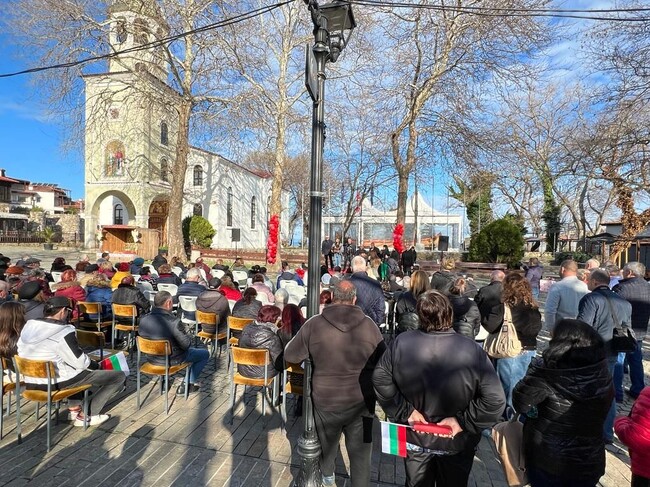 Нинова в Созопол: Искаме мир и туризъм, данъчните облекчения за бранша трябва да останат 