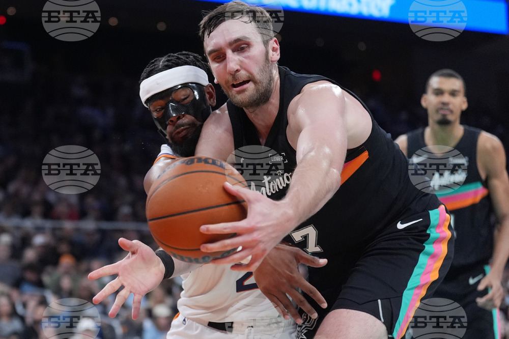 APTOPIX Suns Spurs Basketball