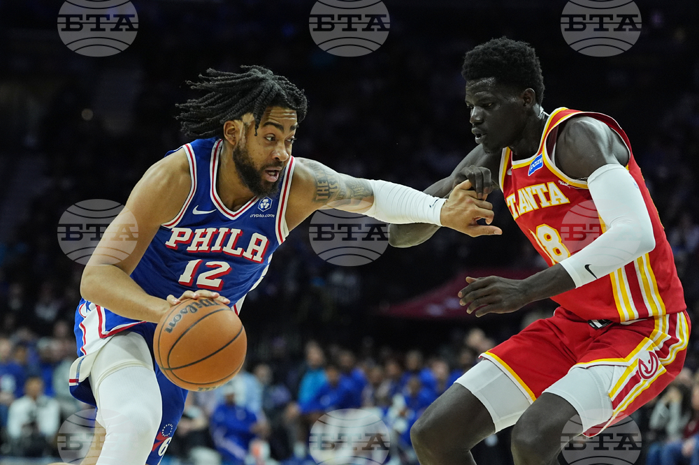 Hawks 76ers Basketball