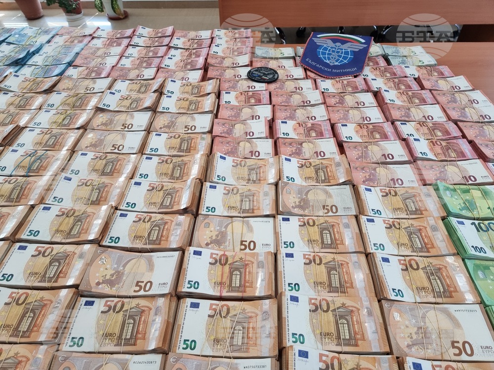 Undeclared Currency Worth BGN 3 Mln Seized at Border with Turkiye