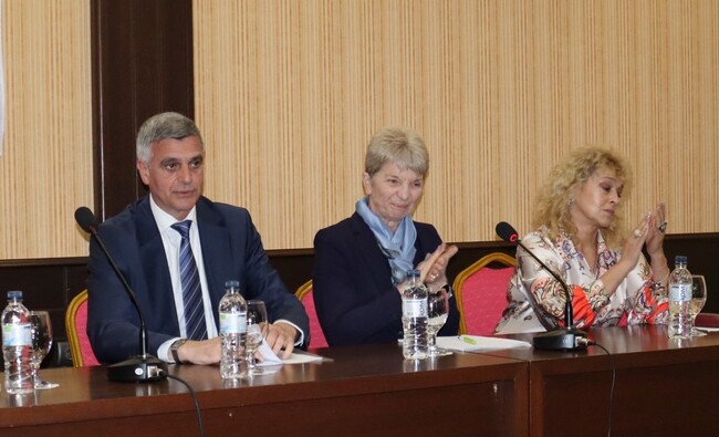 Стефан Янев: България може да бъде гласът на мира в НАТО и ЕС