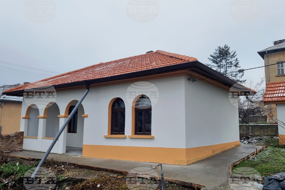 Село Горна Митрополия - храм „Света Троица“ - ремонт