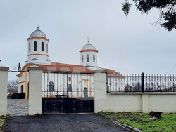 Село Горна Митрополия - храм „Света Троица“ - ремонт