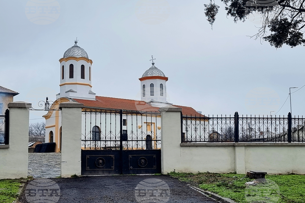 Село Горна Митрополия - храм „Света Троица“ - ремонт