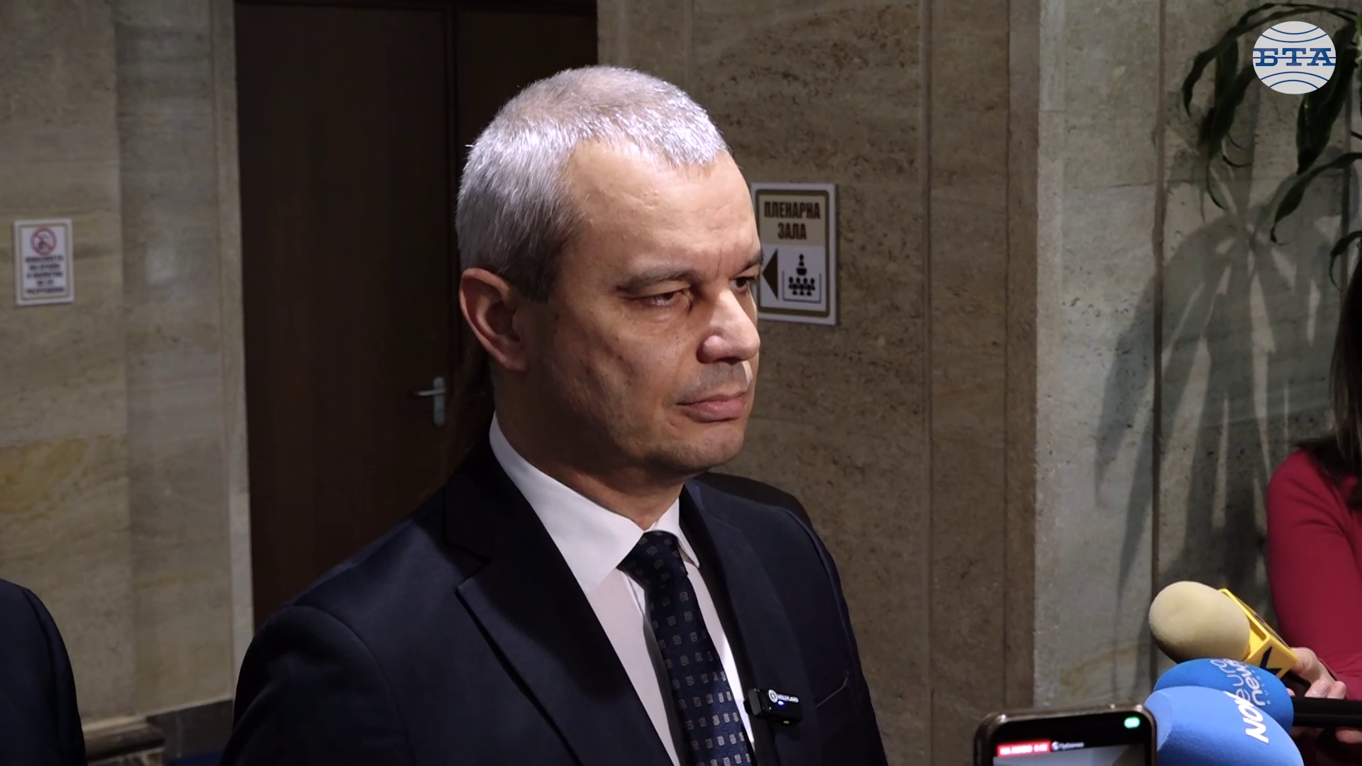 Няма министър от служебния кабинет, който да не ме притеснява, каза Костадин Костадинов