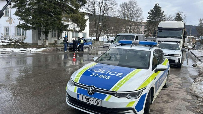 Полицията извършва проверки на шофьори в село Веселиново, Шуменско 