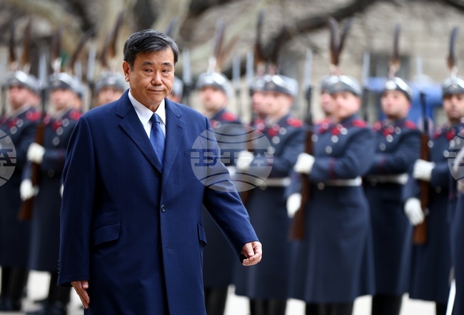 Посланик Чикахиса Суми - акредитивни писма - връчване