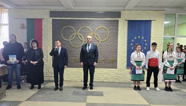 Община Русе: Кметът Пенчо Милков награди отличници от Спортното училище на патронния им празник