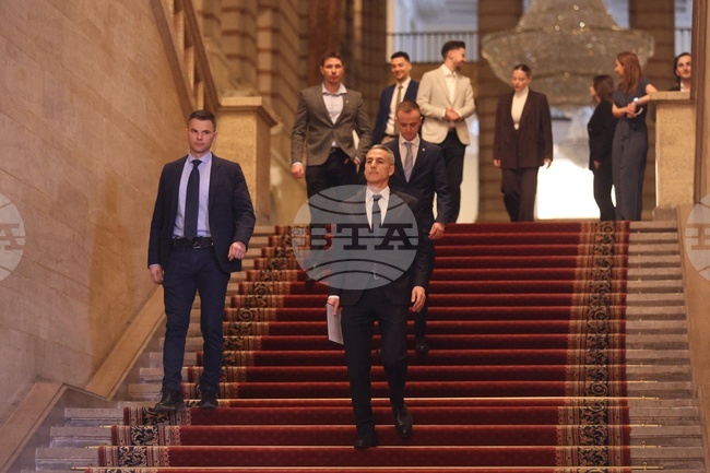 Предстоящите избори обсъдиха служебният премиер Андрей Гюров и представители на студентите, участвали в протестите през декември