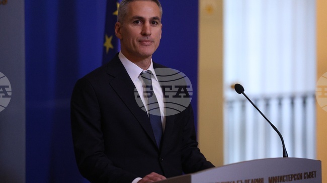 Гледаме в много посоки заедно, каза служебният премиер Гюров след среща с представители на студентите, участвали в протестите