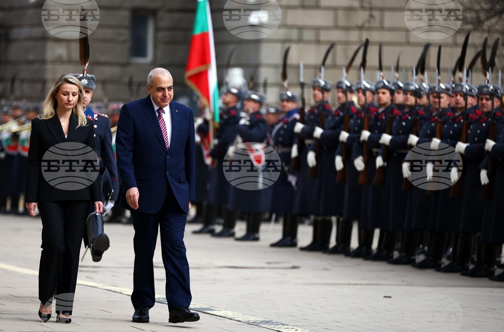 Посланик Ануар Ага - акредитивни писма - връчване