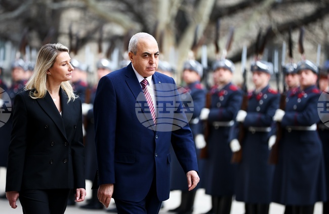 Посланик Ануар Ага - акредитивни писма - връчване