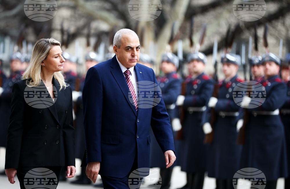 Посланик Ануар Ага - акредитивни писма - връчване