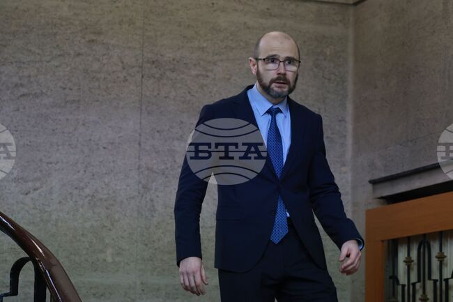 Стената на мълчанието в прокуратурата продължава да се пропуква, 15 прокурори излязоха с писмо в подкрепа на Владимир Николов, написа министър Андрей Янкулов