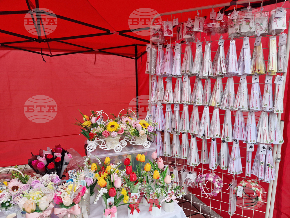 Троян - базар за мартеници