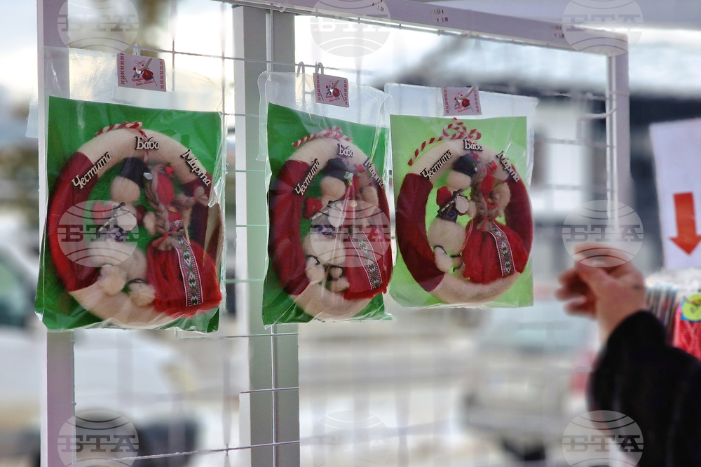 Троян - базар за мартеници