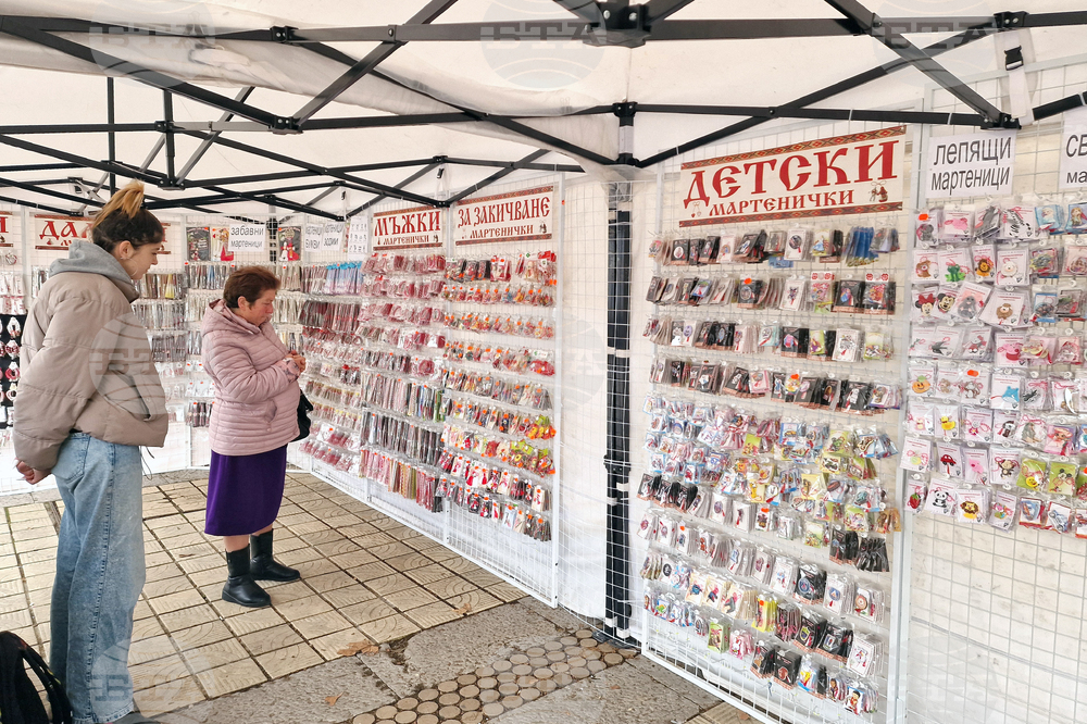 Троян - базар за мартеници