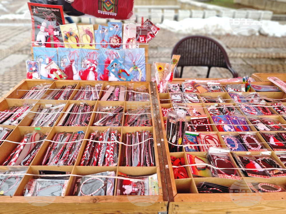 Троян - базар за мартеници