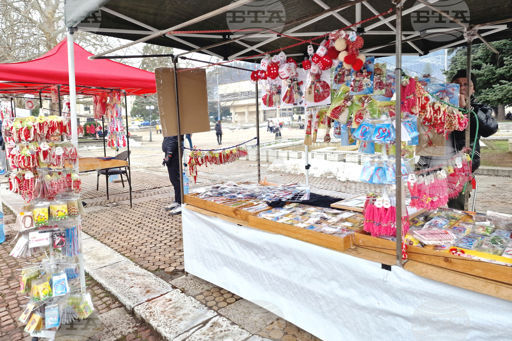 Троян - базар за мартеници