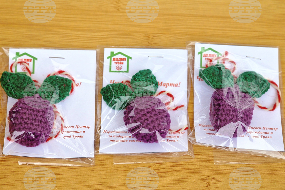 Троян - базар за мартеници