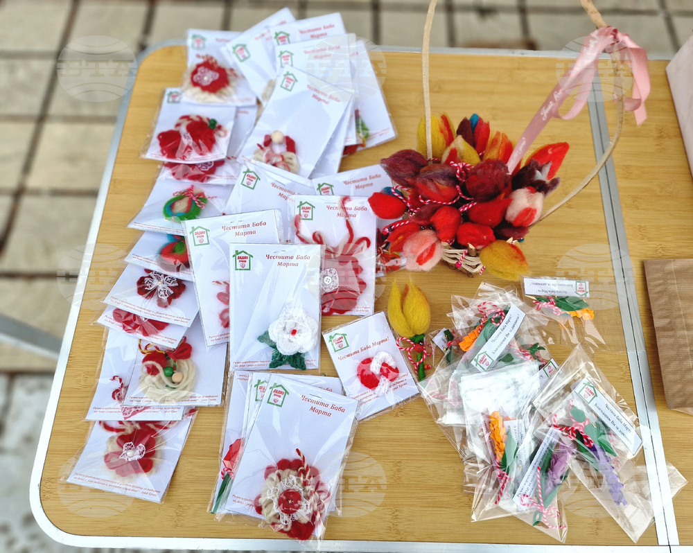 Троян - базар за мартеници