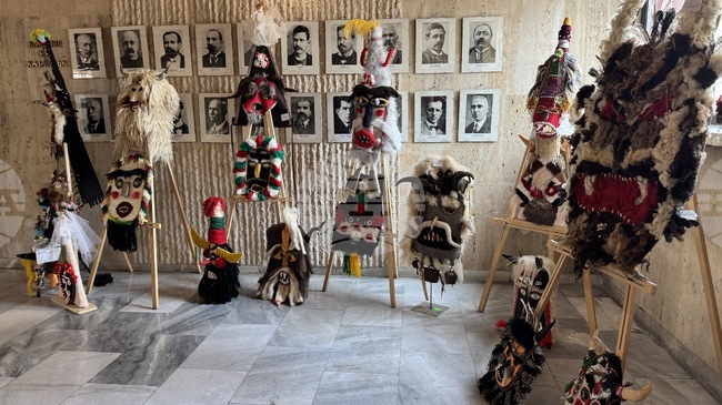 Общо 300 деца и ученици от цялата страна взеха участие във Втория национален конкурс за изработка на кукерски маски в Казанлък