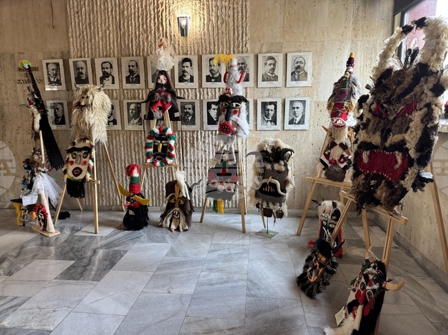 Общо 300 деца и ученици от цялата страна взеха участие във Втория национален конкурс за изработка на кукерски маски в Казанлък