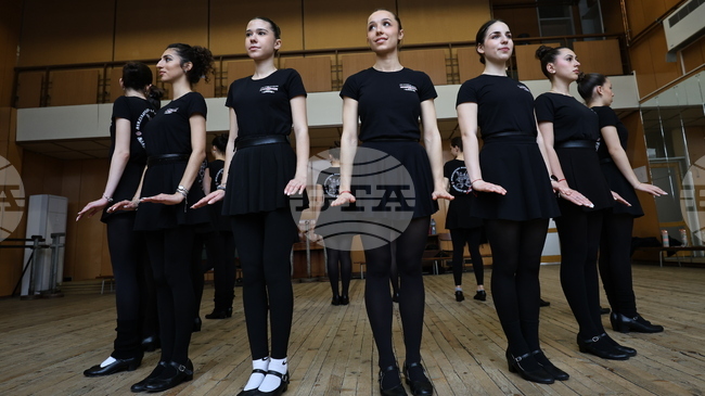 Тридесет и две българчета, живеещи в чужбина, пристигнаха в Пловдив за двудневен майсторски клас с ансамбъл „Тракия“