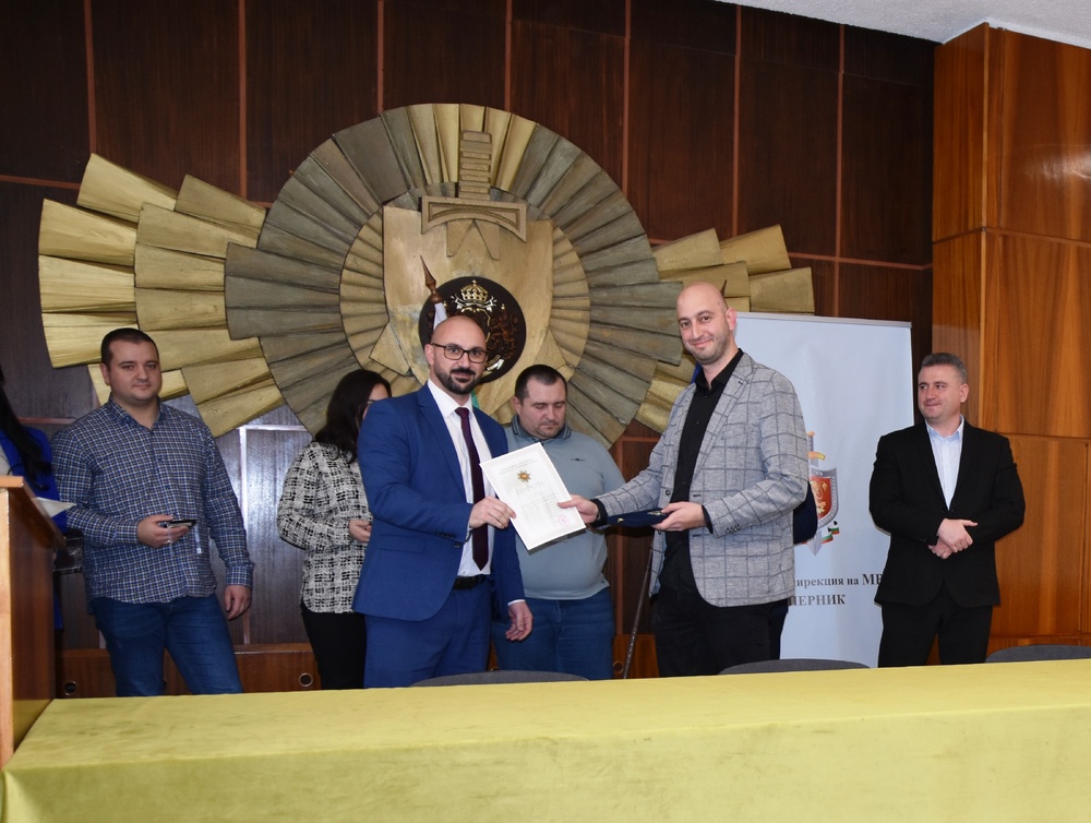 Служители на полицията в Перник бяха отличени от МВР заради принос в борбата с имотните измами