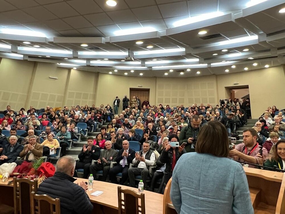 Нинова в Бургас: БСП единствено предлага бързо и работещо решение - таван на цените на храни 