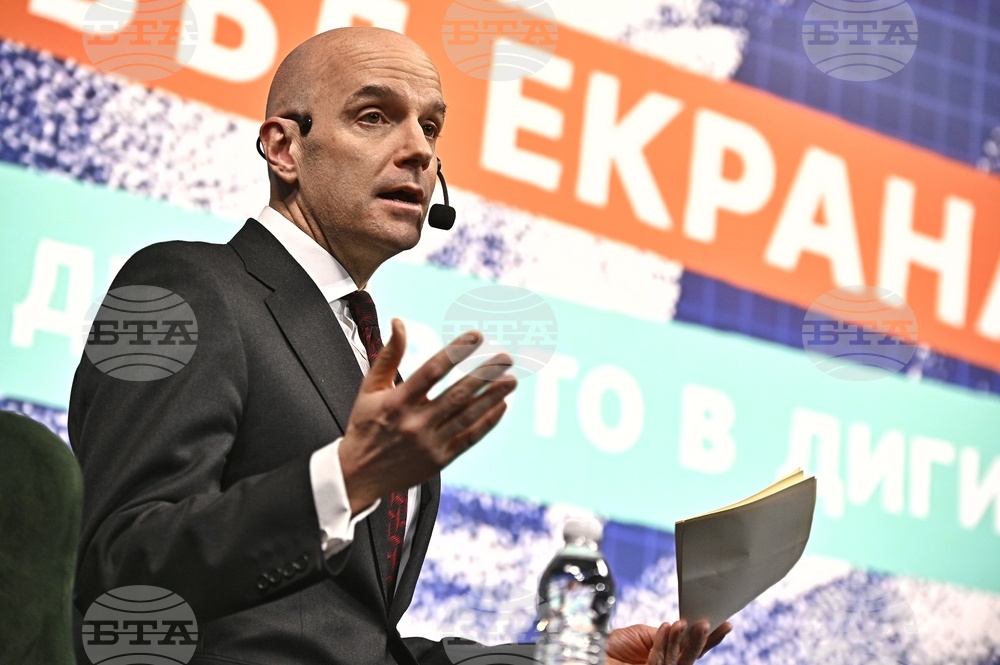 „Отвъд екраните: Как да съхраним детството в дигиталния свят" - дискусия